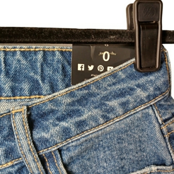 FASHION NOVA This Time Around Medium Distressed Bermuda Denim Shorts 0 (XS) NWT - Picture 5 of 10